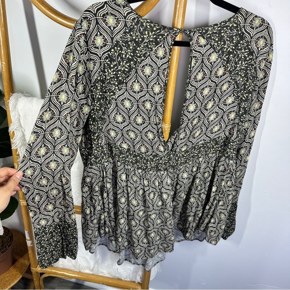 Free People Boho V Neckline Patterned Top sz L - Picture 5 of 5